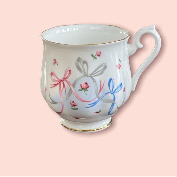 Rare Royal Albert Buttons and Bows pattern bone china gold trimmed cup - Picture 7 of 8